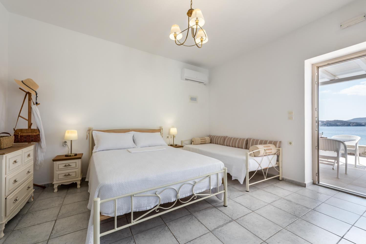 Anemi Suites Adamantas  Rum bild